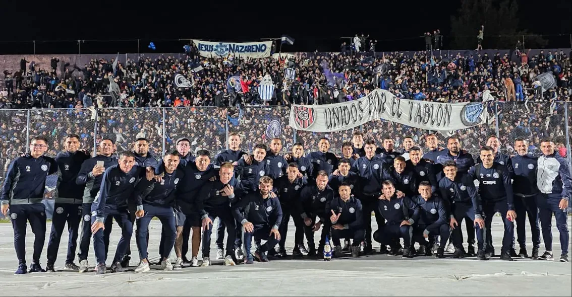 Los hinchas de Independiente Rivadavia en el Bautista Gargantini, en la previa con Godoy Cruz