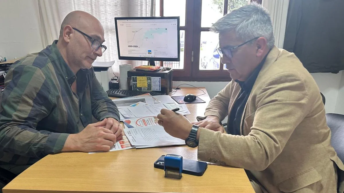 Entrega de aportes a taller de Gobernador Costa