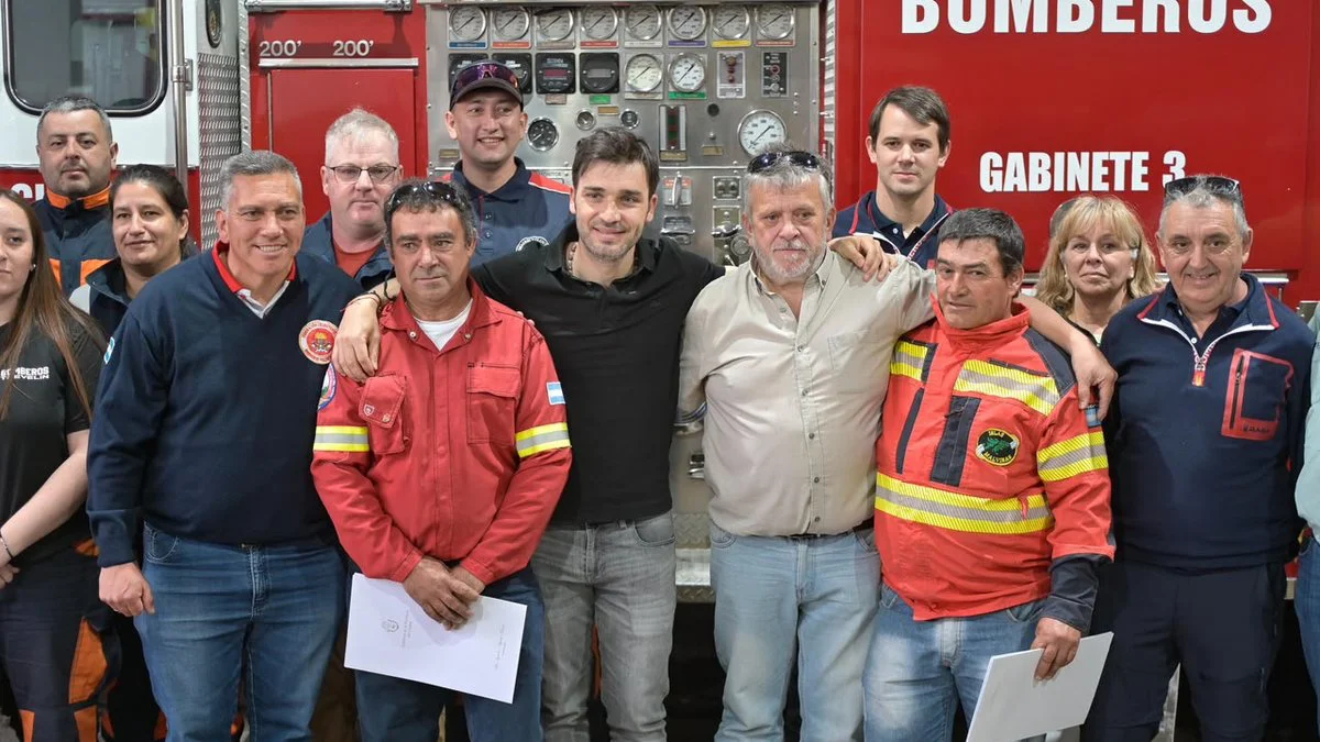 Firma de convenio para incorporar camiones a Bomberos Voluntarios