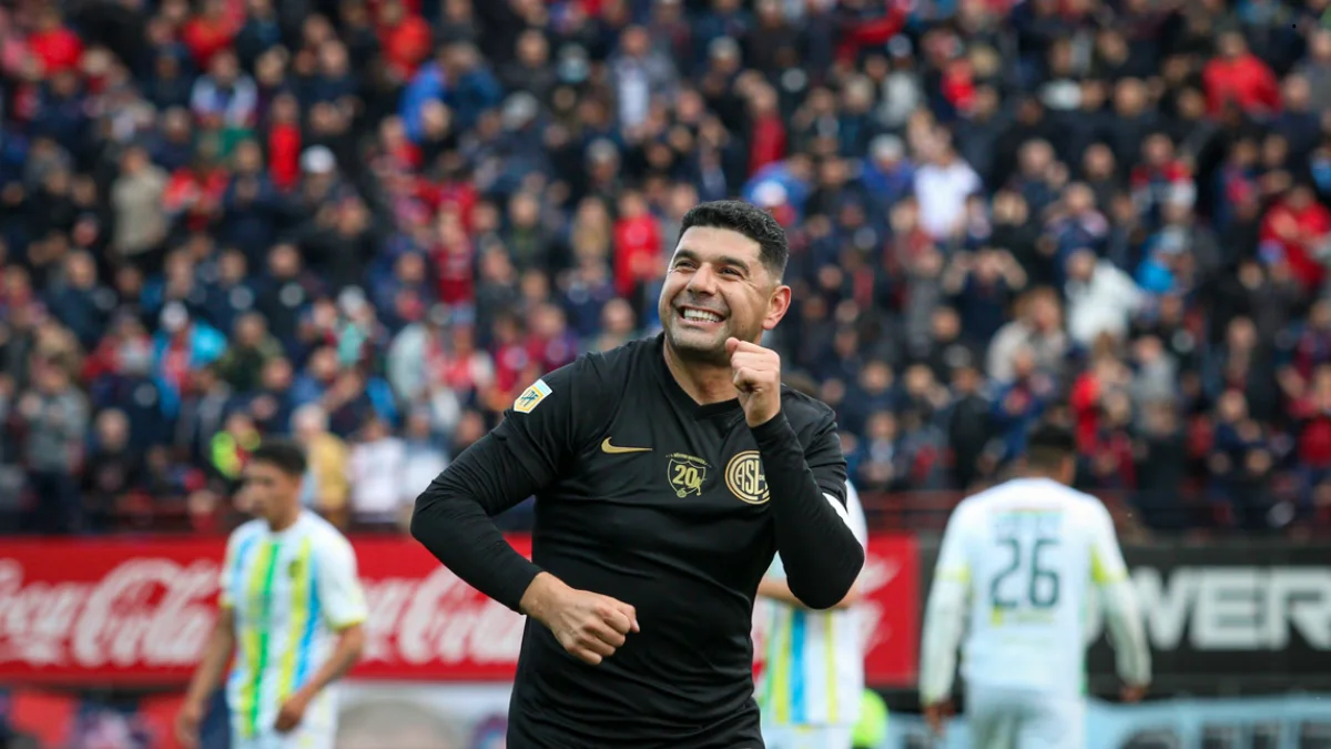 Néstor Ortigoza tuvo dos ciclos en San Lorenzo. Fotografía Agencia NA (Mariano Sánchez)