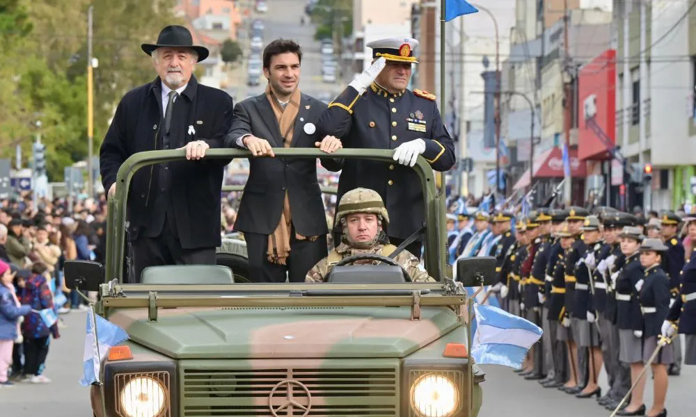 Desfile 25 de mayo en Comodoro