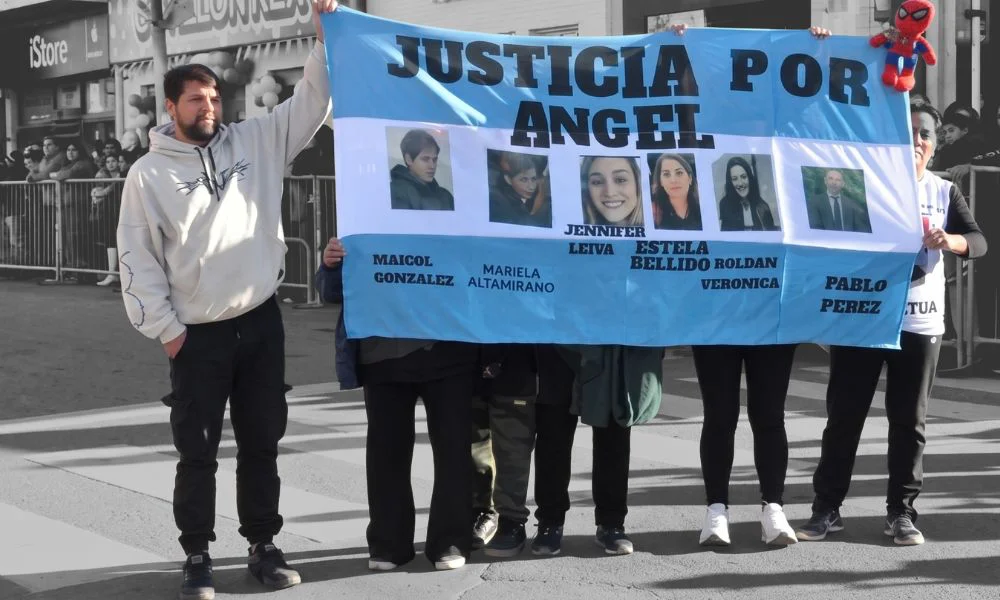 Justicia por Ángel en el desfile del 250 de mayo