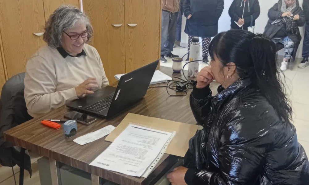 Vecinos del sur chubutense consultando al IPV