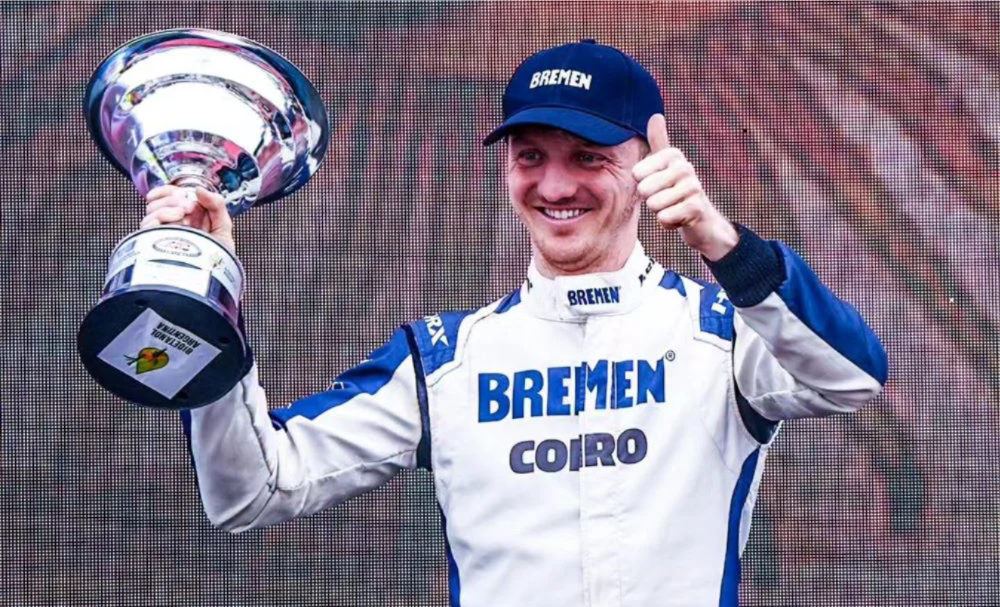 Jakos cerró un fin de semana perfecto con otra victoria en el Turismo Carretera 2000.