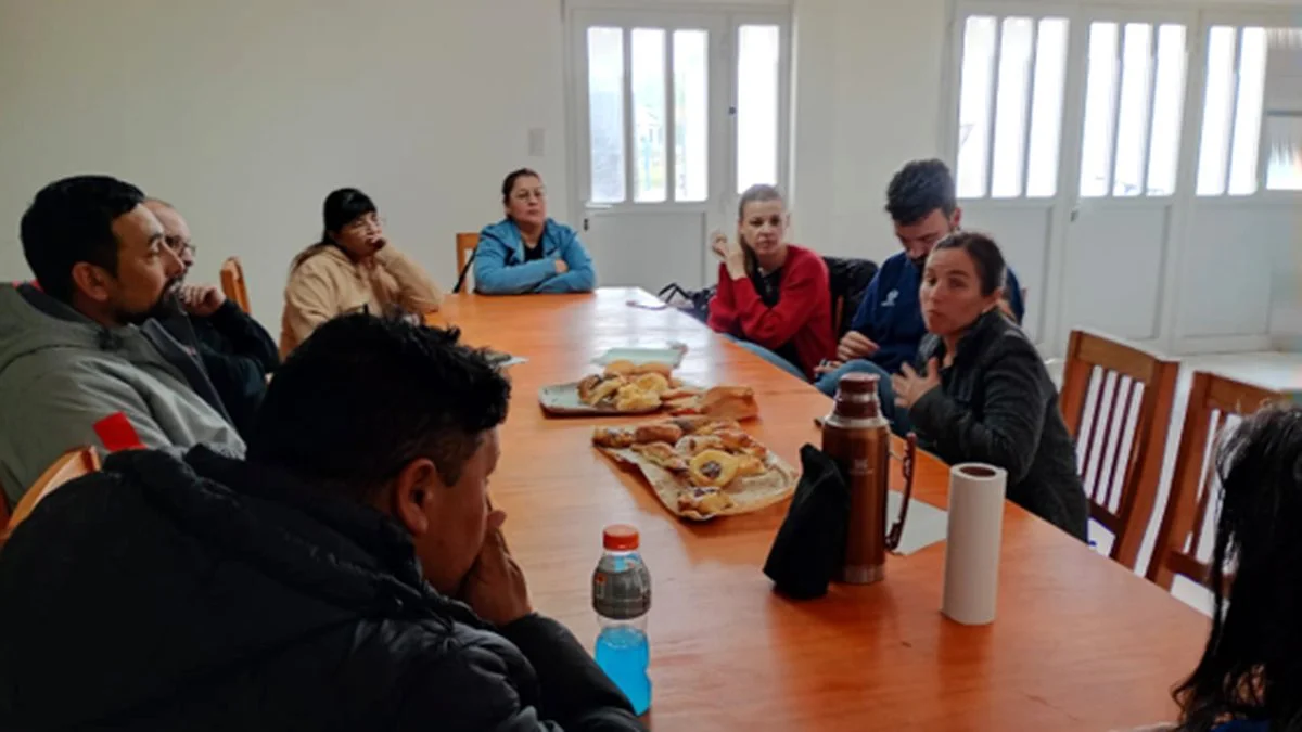 Trabajadores de la pesca terminan sus estudios primarios