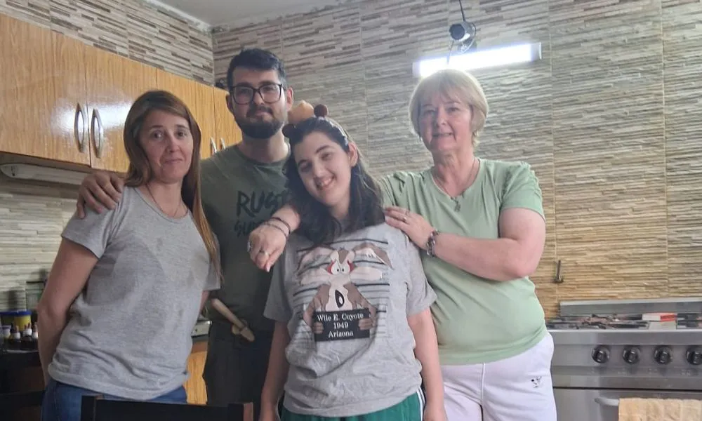 Berta Tachek, Salomé y hermanos