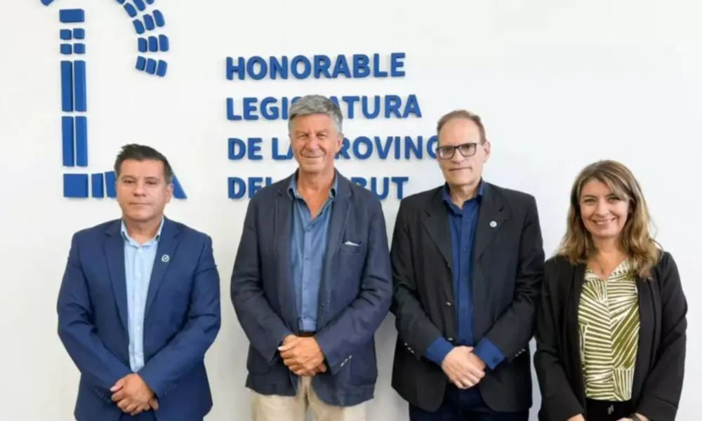 Firma de convenio entre la Legislatura y la UNPSJB