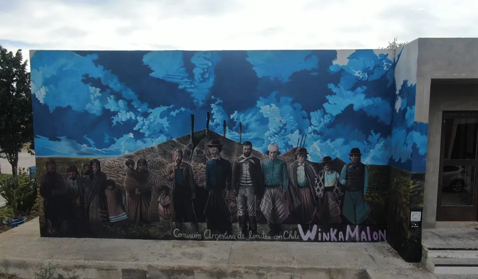 Mural "Historias de Archivo" en el Cenpat