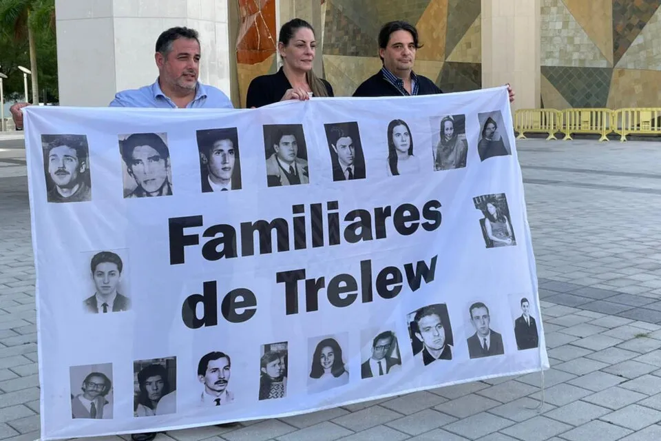 Raquel Camps y flia de la Masacre 1