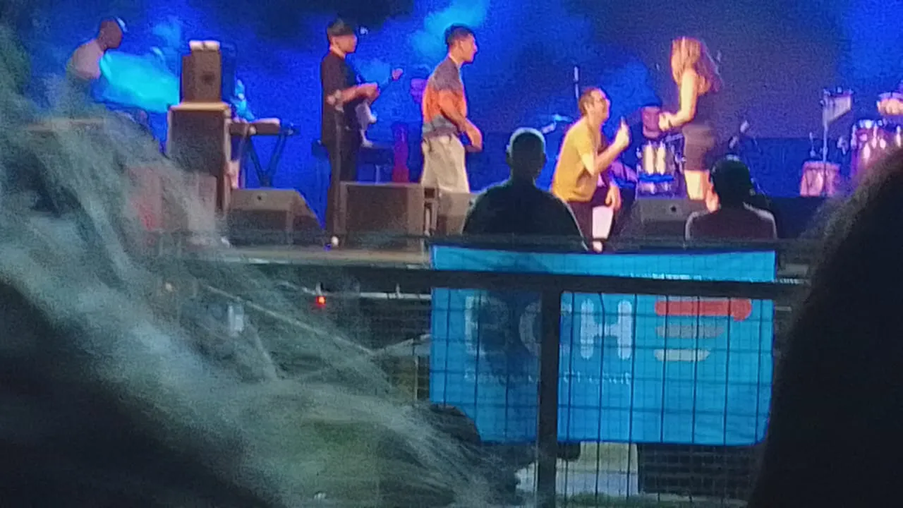 Le pidió la mano en el recital de Yhosva en Trelew 1