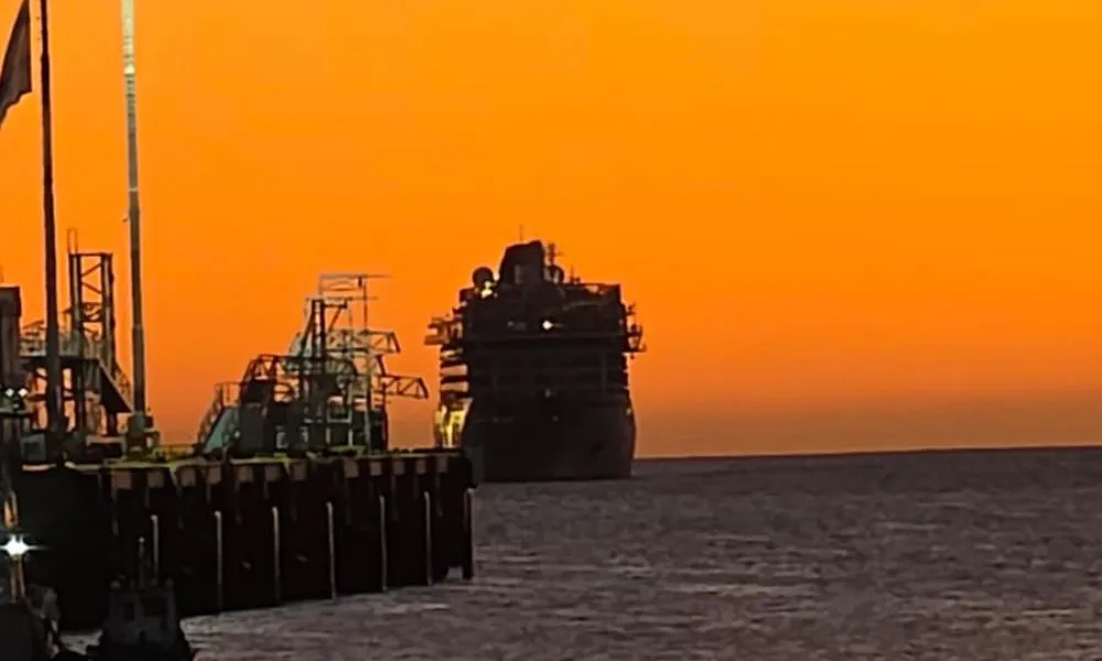 Amanecer en Madryn con llegada de crucero