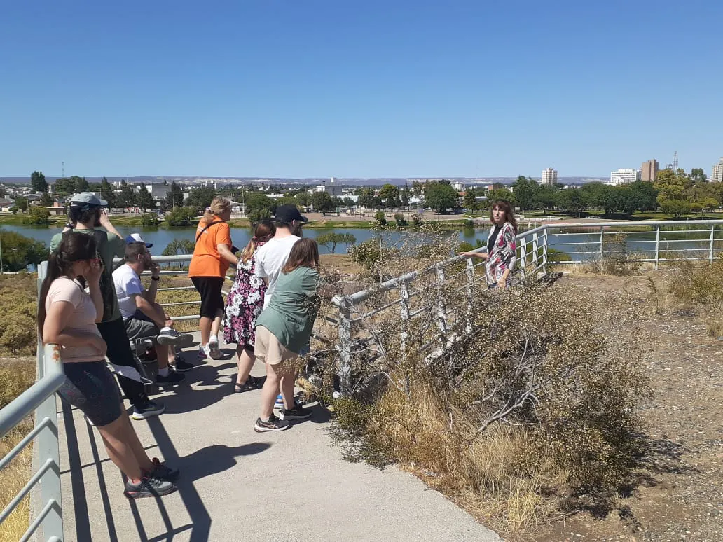 turistas se acercan al Centro Astronomico