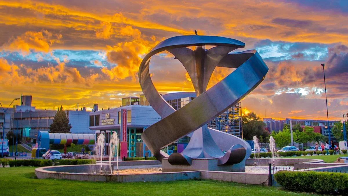 Monumento a la Producción en General Roca. Foto Prensa Municipalidad de General Roca