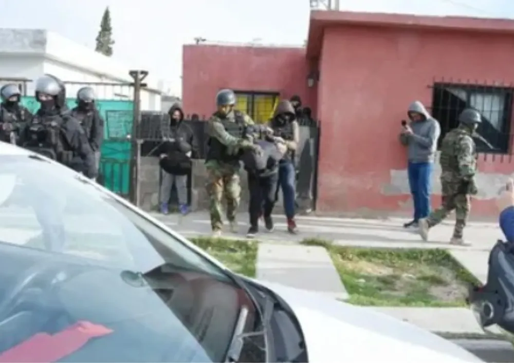 Allanamiento y detención en Trelew