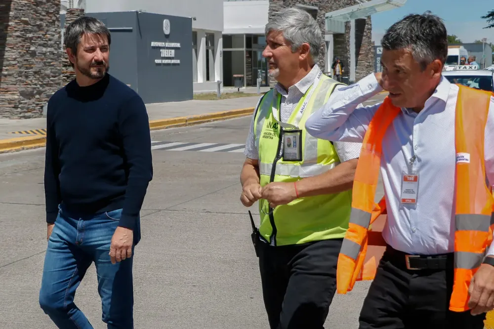 Merino recorrio el aeropuerto de Trelew