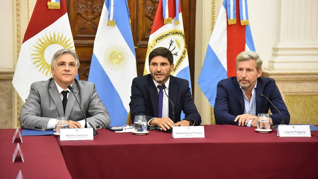 Martín Llaryora (Córdoba), Maximiliano Pullaro (Santa Fe) y Rogelio Frigerio (Entre Ríos)