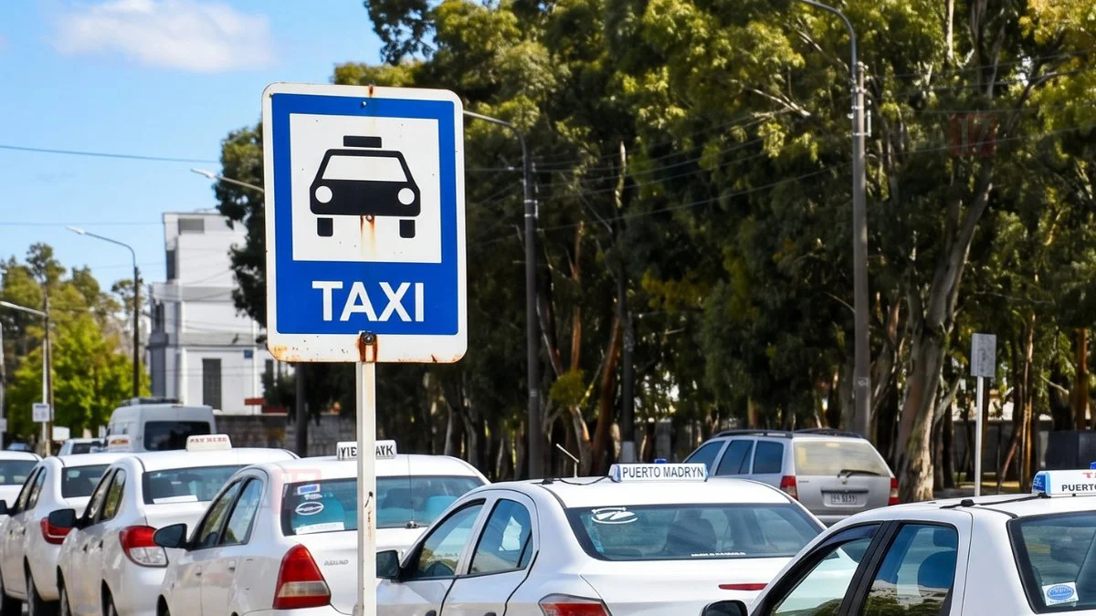 Taxis en Madryn imagen reeditada digitalmente por LA17