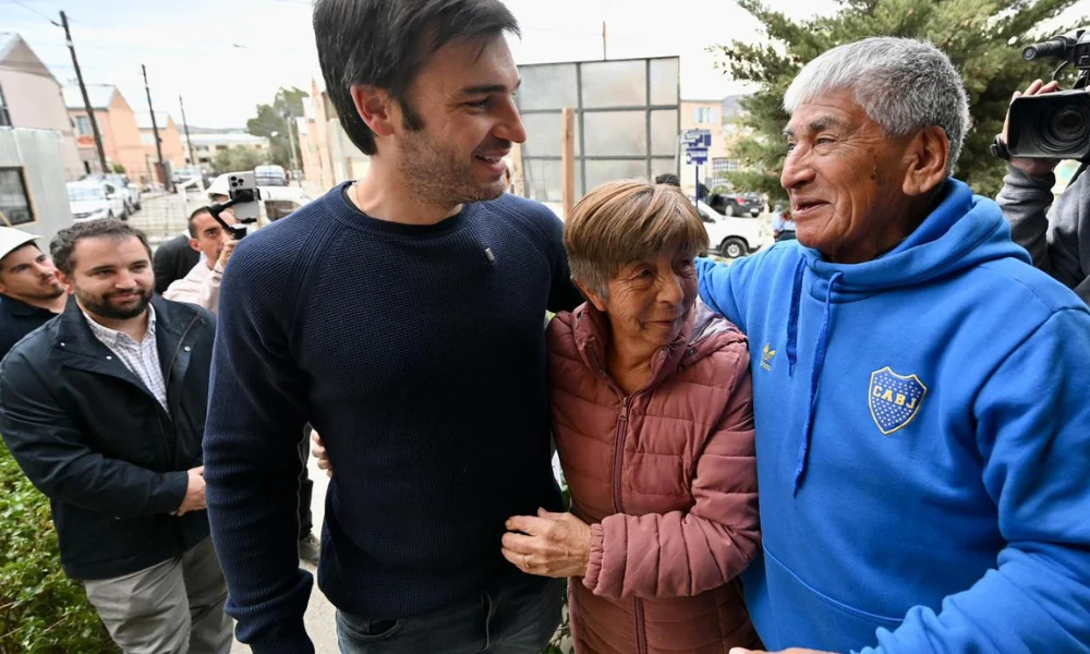 Torres con familias del barrio LU4