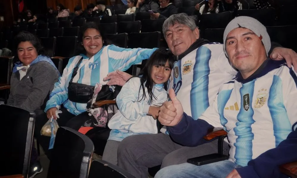 Rawson llenó el Cine Teatro por Argentina