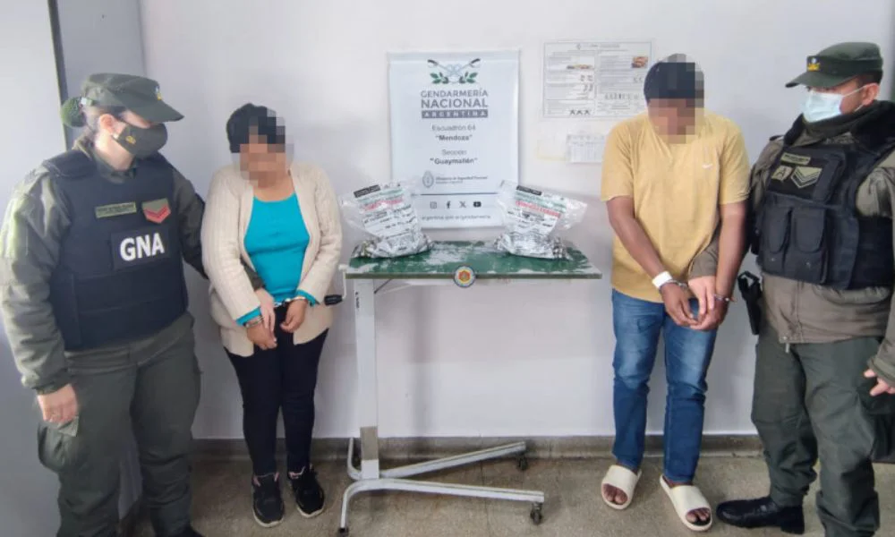 Pareja detenida en Mendoza. Foto Prensa Gendarmería
