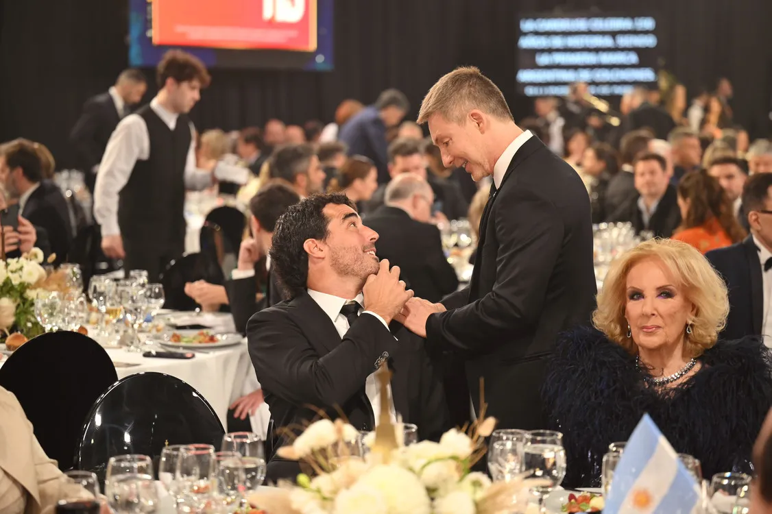 Nacho Viale , Adrián Suar y Mirtha Legrand durante la ceremonia