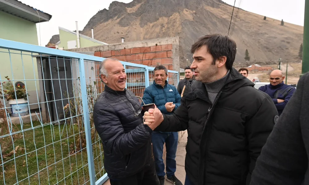 Torres dialogó con los vecinos de Valle Chico