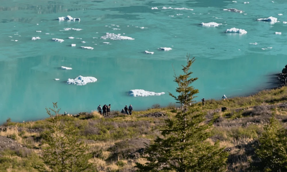 Un grupo de turistas brasileños ingresó a un área vedada del Ventisquero Negro.