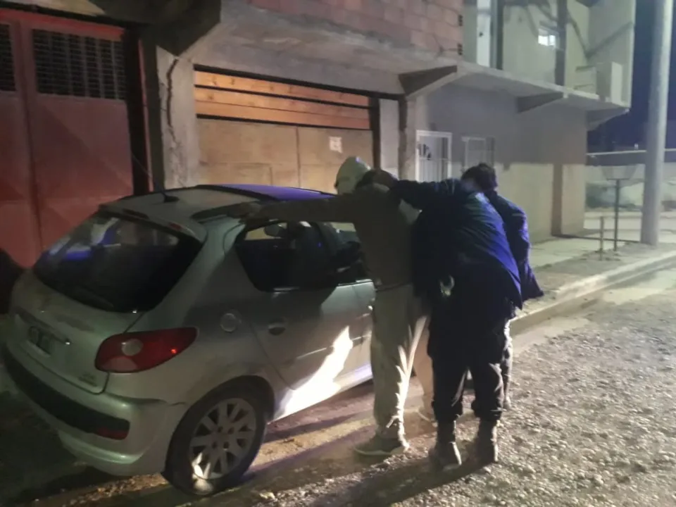Apuñaló al amigo, fue detenido. policía Puerto Madryn