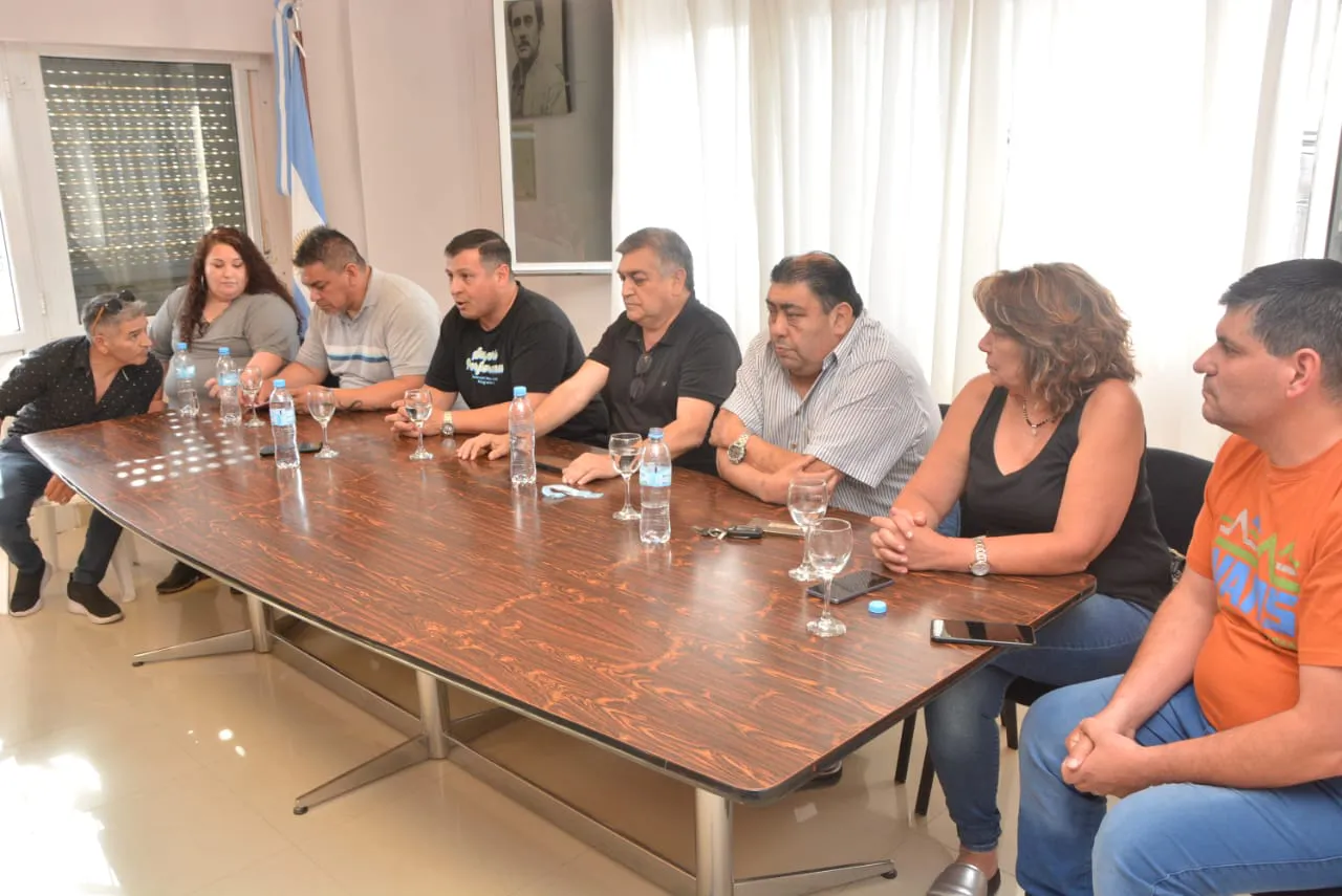Centrales obreras y sindicatos en alerta por DNU de Milei