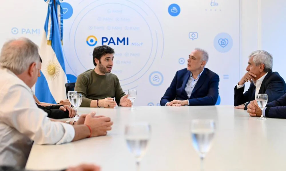Reunión entre Ignacio Torres y el PAMI