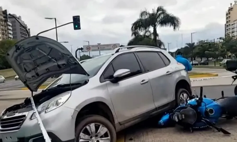 choque contra una moto policial