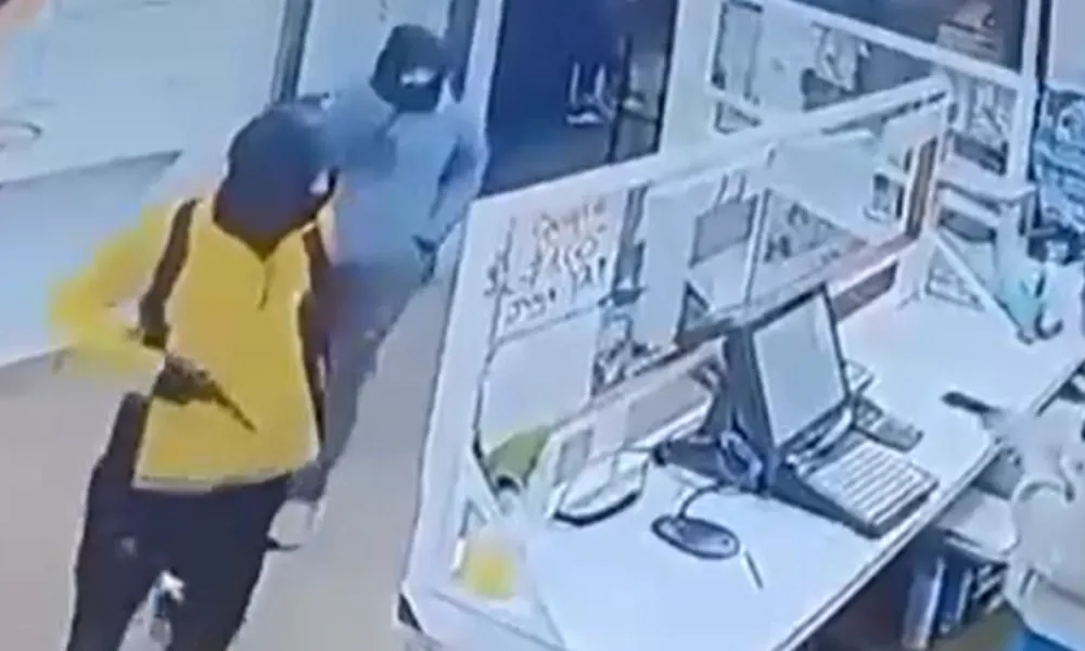 Foto de la cámara de seguridad ubicada en la agencia