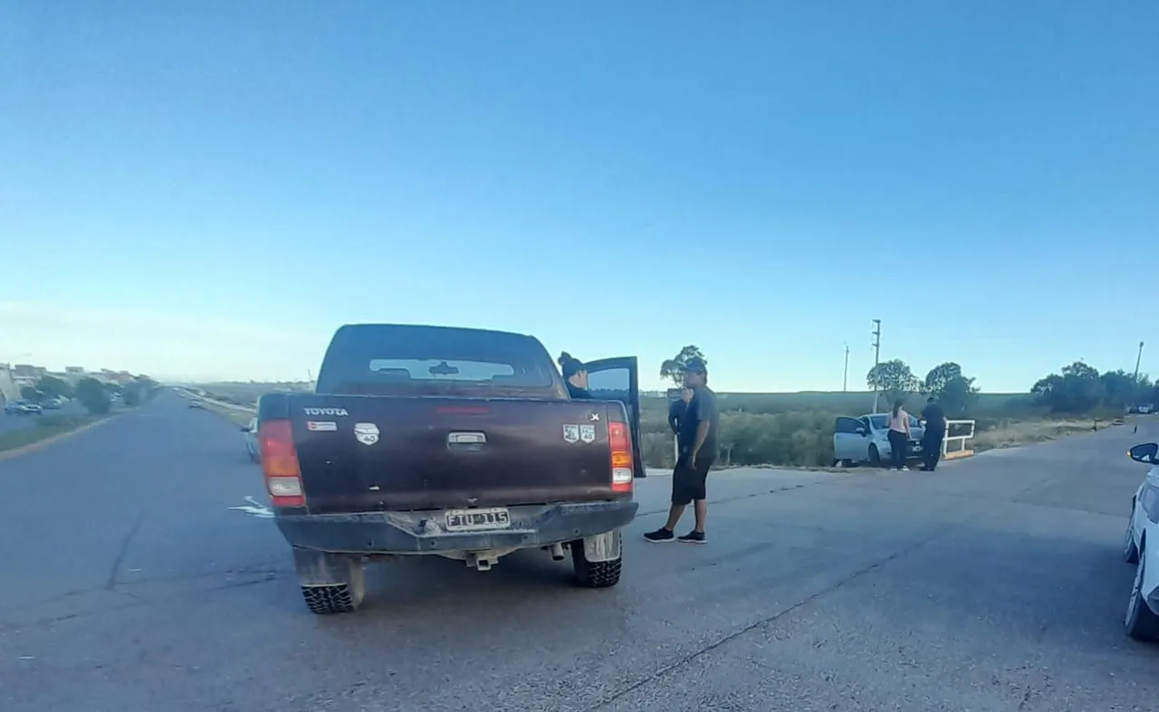 Accidente de tránsito en la intersección de Hansen y Juan B Justo en Puerto Madryn