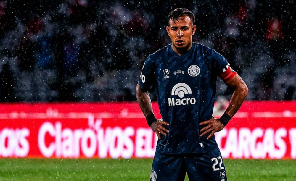 El delantero colombiano publicó una imagen con referencias a los colores xeneizes.