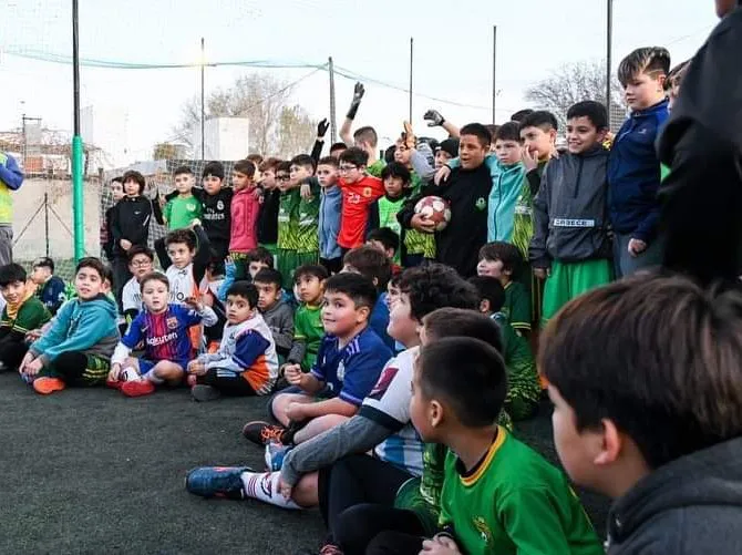 SE VIENE UNA GRAN FERIA DE LA ESCUELITA MARACANA