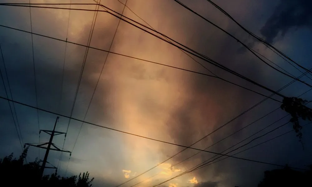 Alerta por viento cielo nublado imagen Freepik