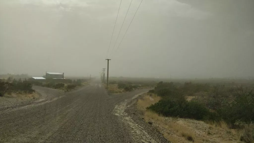 EL VIENTO QUE AZOTA SIN PIEDAD, EN EL VALLE Y EN EL MAR