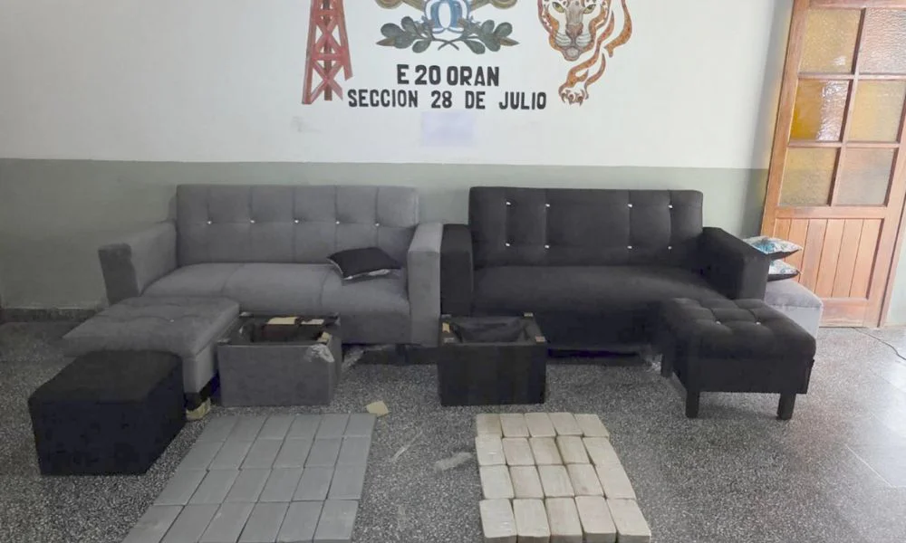 Hallaron casi 48 kilos de cocaína en sillones