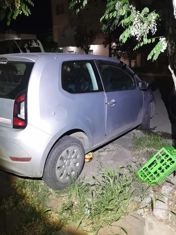 Robo rueda Trelew. policía 1