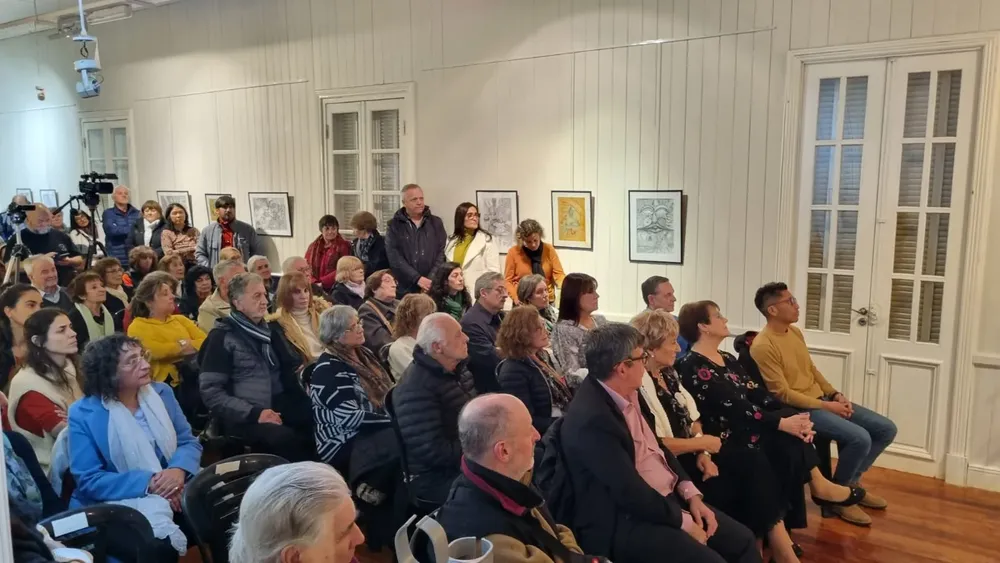 Sala completa en la presentacion de los pianistas