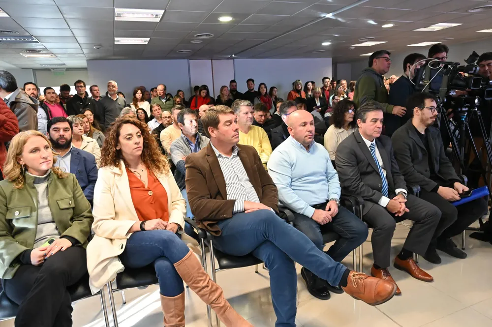 Los intendentes acompañaron al gobernador Torres