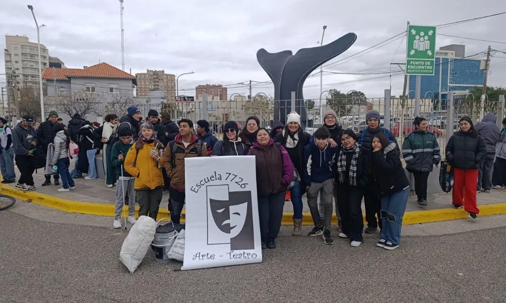 Alumnos de Madryn barren las playas