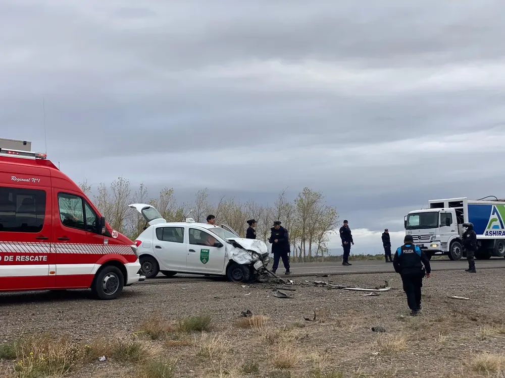 Accidente entre una Ford Ecosport y un Renault Sandero