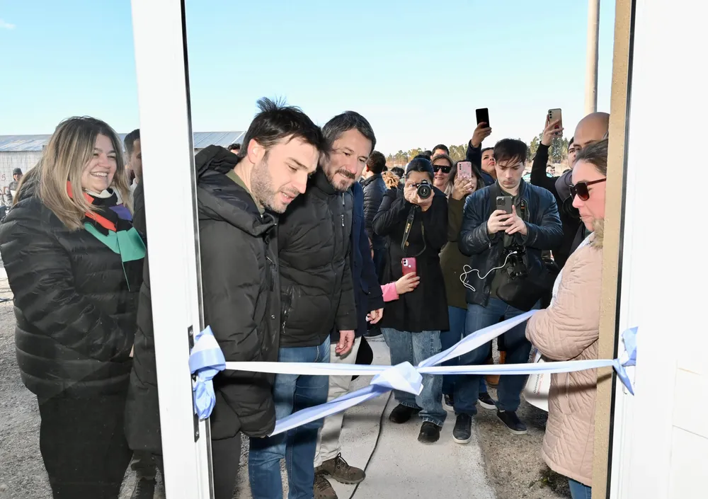 El gobernador entrego 32 viviendas