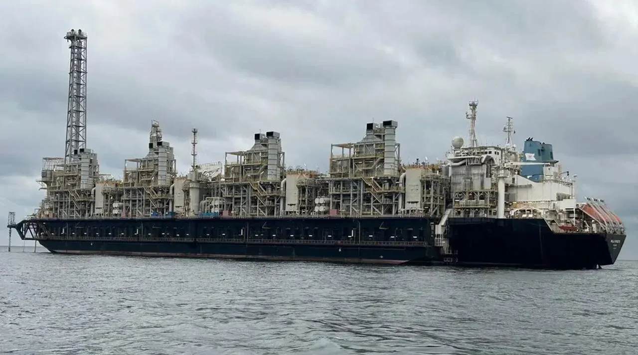 barco regasificador