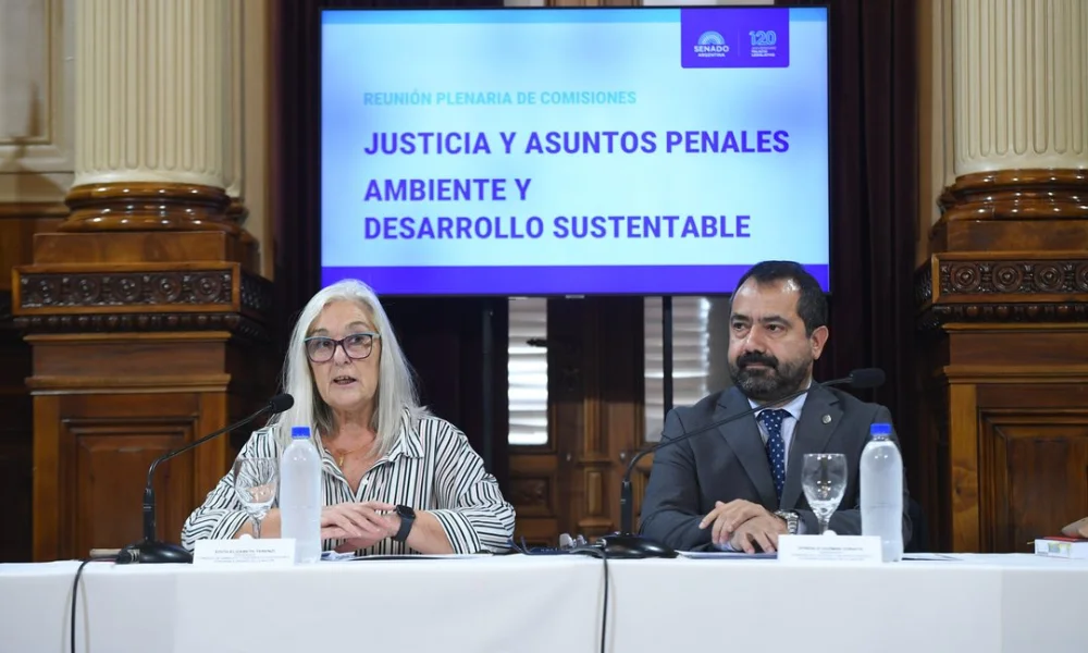 El texto impulsa la creación de un régimen específico destinado a perseguir formas de criminalidad ambiental.