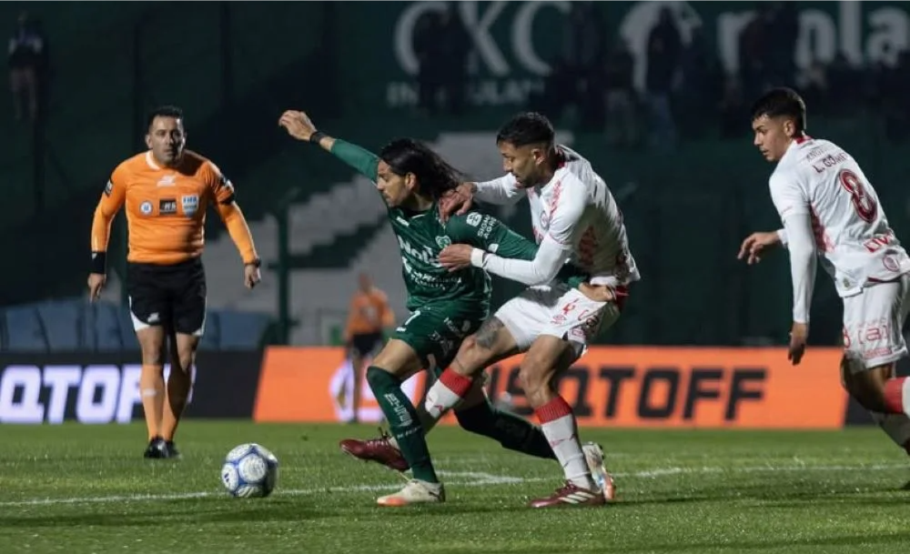 Argentinos revirtió dos veces el marcador frente a Sarmiento.