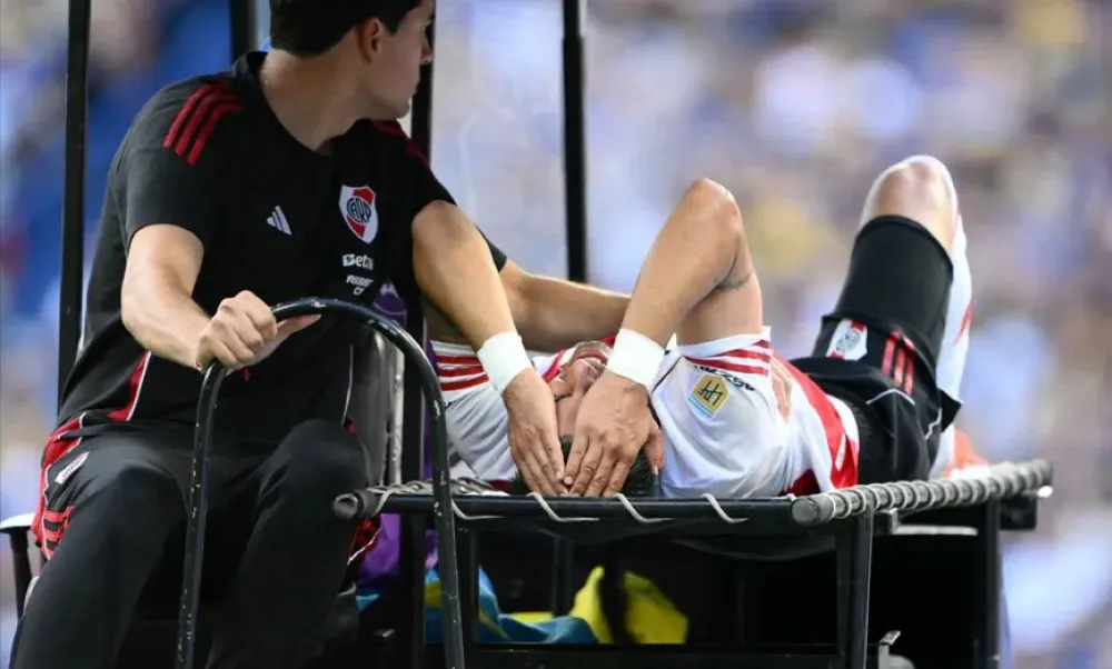 El volante de River, Maximiliano Meza, sufrió una grave lesión en su rodilla izquierda