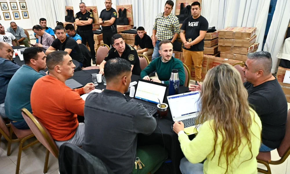  Firma del acuerdo salarial para policías