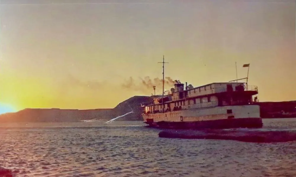 El Guayra en puerto Pirámides